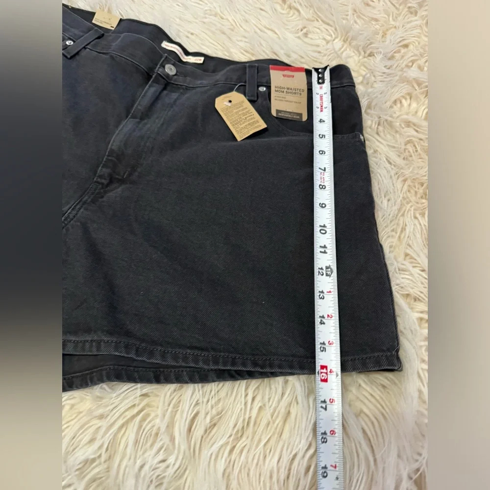 Levi’s HIGH WAISTED MOM WOMEN'S SHORTS (PLUS SIZE)
22W 26W wonderful black NWT - Picture 4 of 12